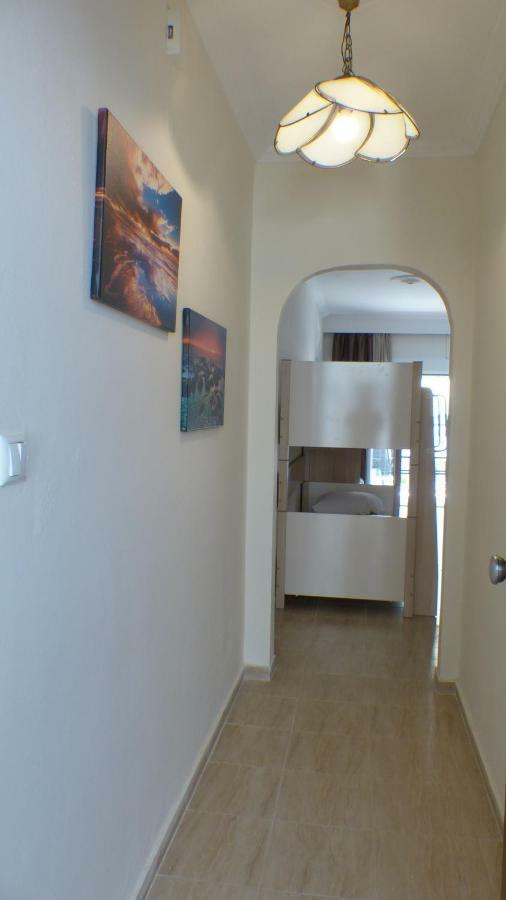 White Apartment 70M From The Sea Néa Péramos エクステリア 写真