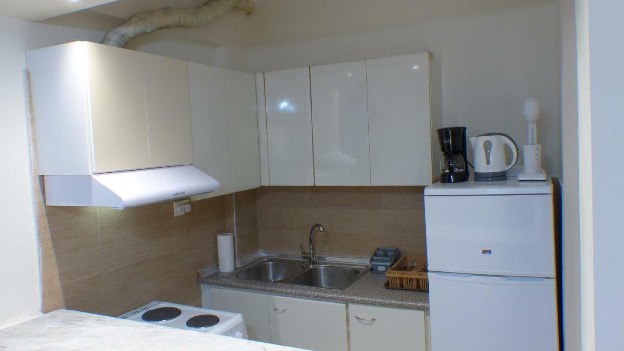 White Apartment 70M From The Sea Néa Péramos エクステリア 写真